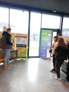 672673473 2043825876555314 1017589044147715584 N