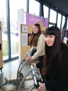 672675043 2043826646555237 5880743405090615355 N